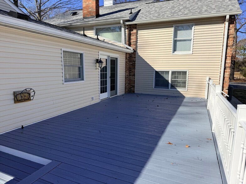 Side deck - 45146 Andover Estates Rd