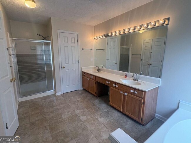 Building Photo - 3105 Binghampton Ln