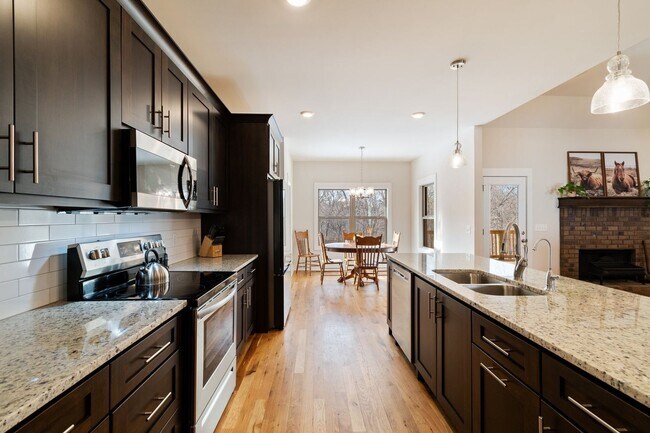 Building Photo - Stunner West of Nashville