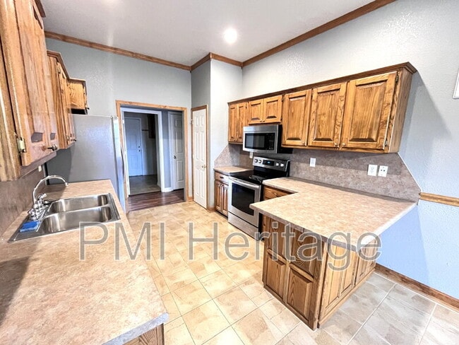 Building Photo - 95 Bassingham Dr