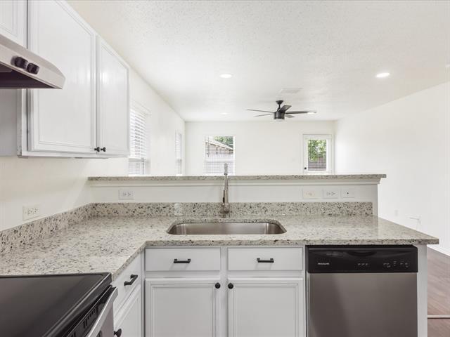 Building Photo - 4816 Waterford Dr