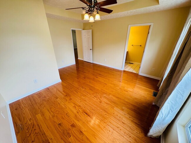 Building Photo - 3-BED, 2-BATH SINGLE FAMILY HOME WALKING DISTANCE TO CUMBERLAND!