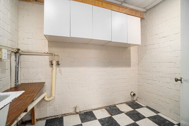 Building Photo - 2 bdrm, 1 bath near Emory and the CDC.