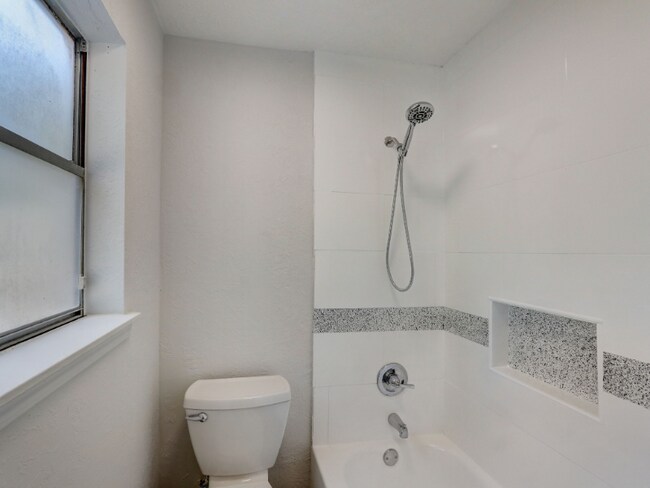 Building Photo - 1951 Round Spring Dr