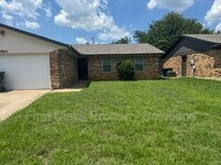 Building Photo - 8613 E Parkridge Dr