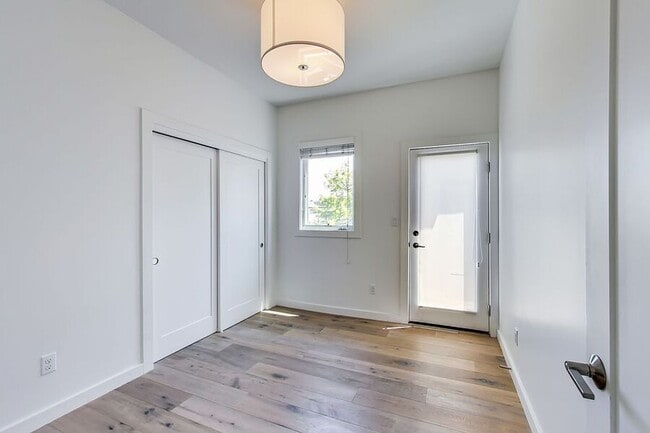 Building Photo - 1375 Minna St