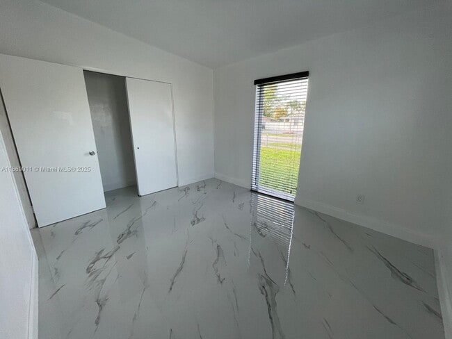 Building Photo - 11040 SW 52nd Dr