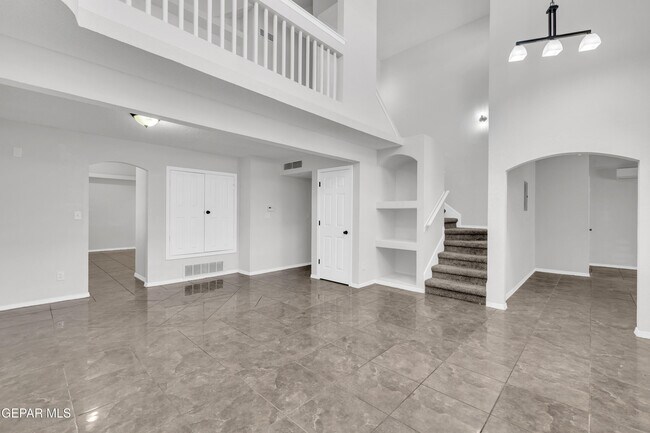 Building Photo - 10400 Valle Koki Dr