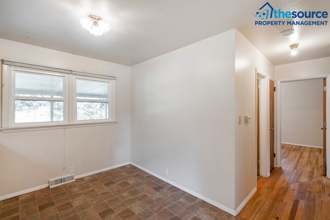 Building Photo - Students Welcome! 3 Bedroom Ranch with Big Back Yard, Flexible Lease Start Date