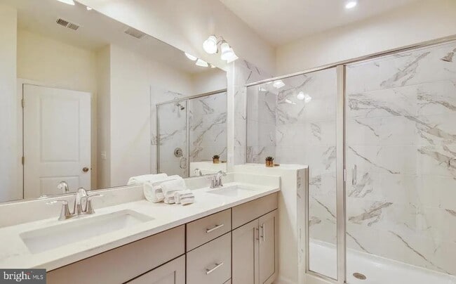 Building Photo - 1113 Saxton Dr