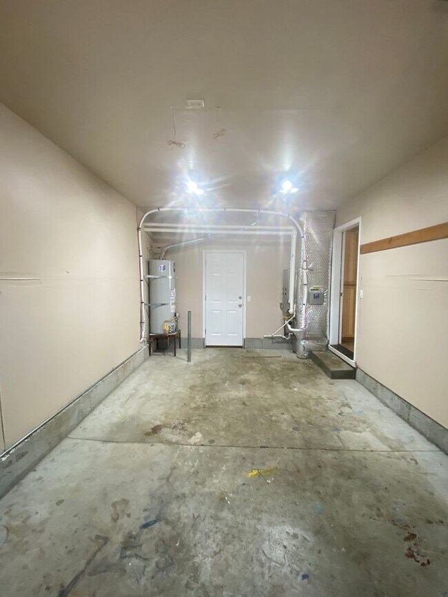 Building Photo - 4495 Benham Ave SE