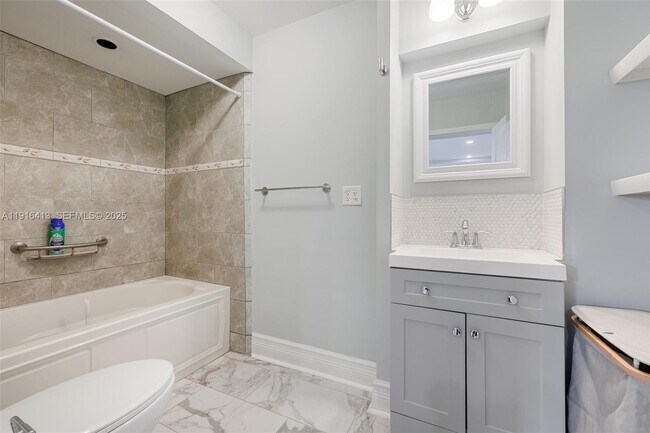 Building Photo - 112 Milton St