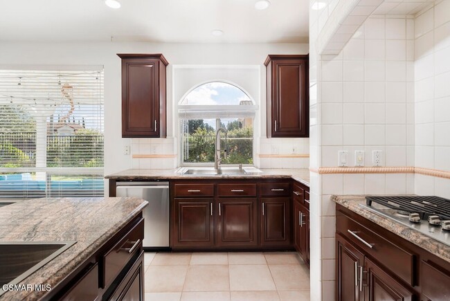 Building Photo - 1851 Fox Springs Cir