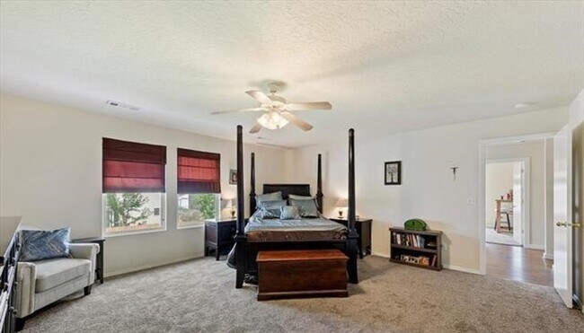 Building Photo - Beautiful Middleton Home