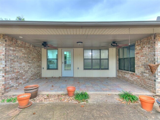 Building Photo - 309 Kingsbury Dr