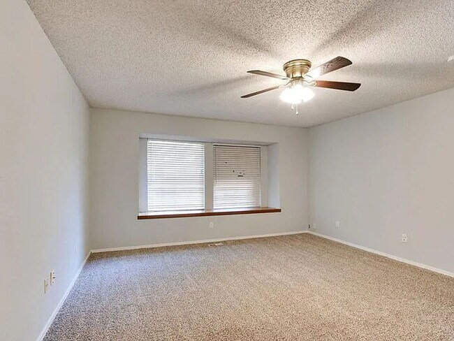 Building Photo - NORMAN, OKLAHOMA - MINUTES TO UNIVERSITY OF OKLAHOMA