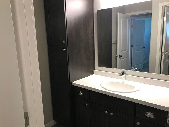 Building Photo - 3 Bed 2 Bath Single Family Home