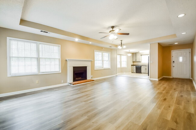 Building Photo - 3330 Salem Cove Dr