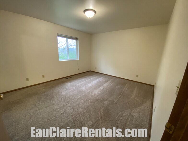 Bedroom 1 - 2265 Frank St