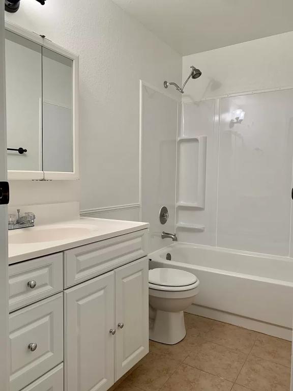 Building Photo - 4124 W Albany Ave