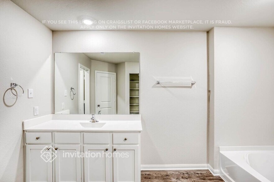 Building Photo - 8119 Sunberry Shadow Dr