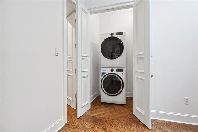 Building Photo - 810 Bourbon St