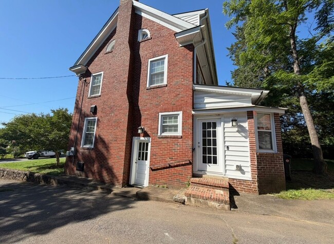 Building Photo - 675 Evergreen Ave