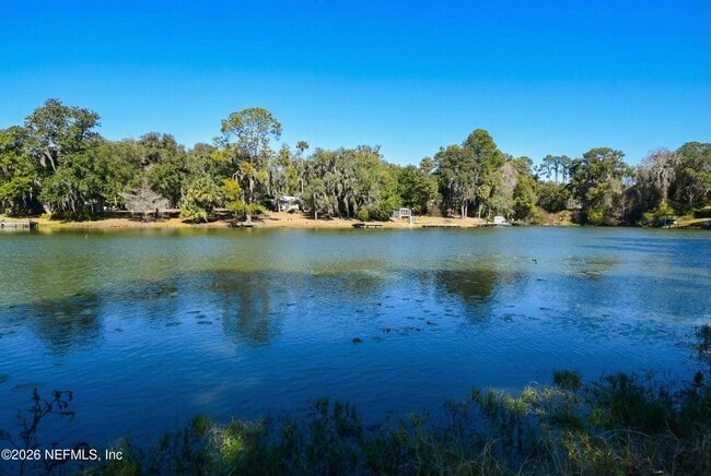 Building Photo - 204 Lakeview Dr