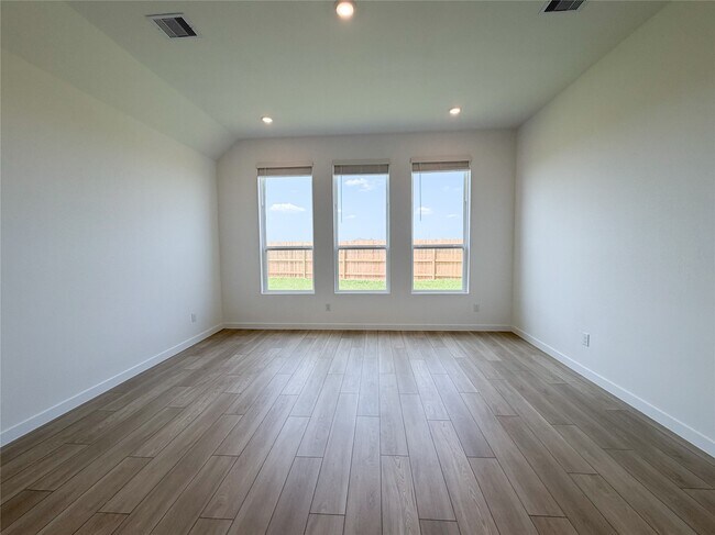 Building Photo - 2503 Pine Bluff Dr