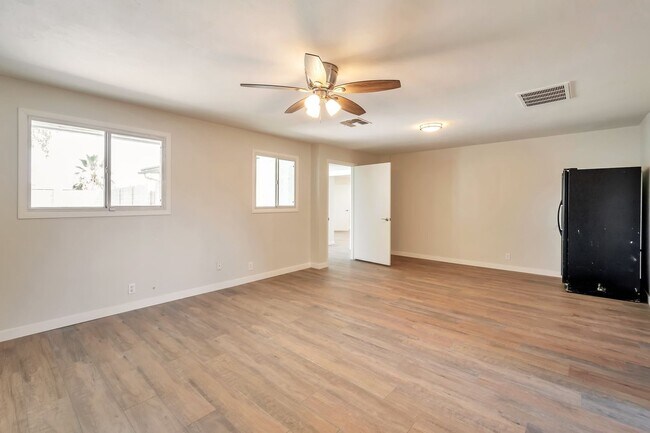 Building Photo - Amazing house on huge lot near ASU