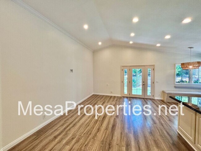 Building Photo - 9754 Willow Wood Dr