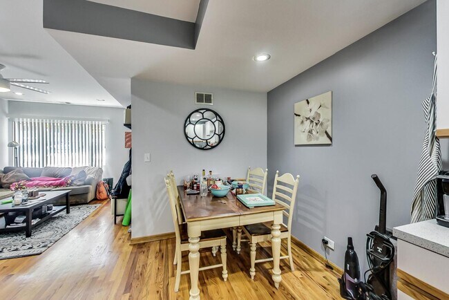 Building Photo - 1452 W Cortez St