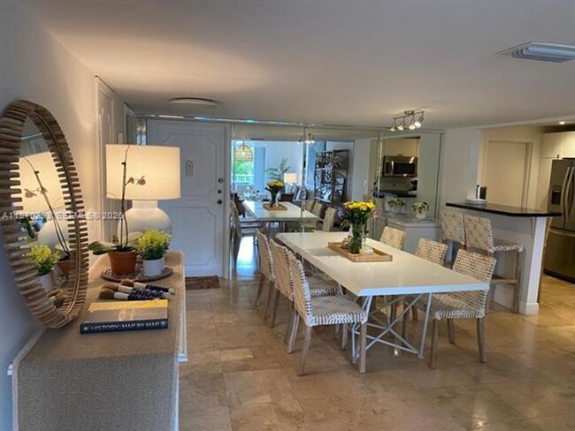 Building Photo - 210 Seaview Dr