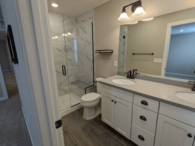 Building Photo - Luxury Open Concept Townhome in Quiet Littleton Neighborhood Complete with Mountain Views!