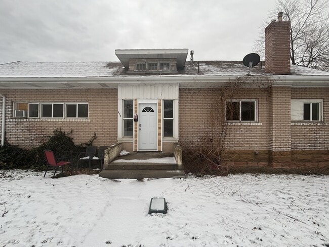 Building Photo - 478 E 8th Ave