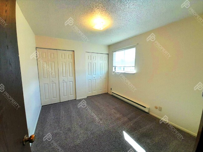 Building Photo - 867 Birch Ave