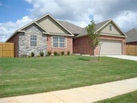 Building Photo - 2406 SW Montana Ave