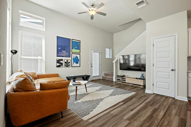 Building Photo - 8013 Lennon Dr