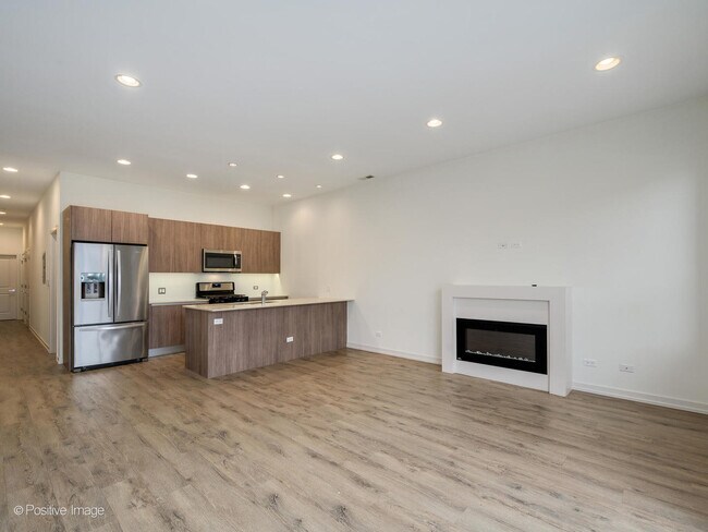 Building Photo - 4111 N Narragansett Ave