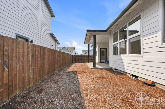 Building Photo - 2225 NE 82nd St