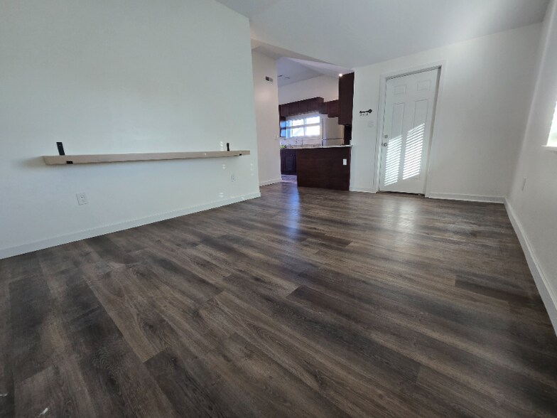 Building Photo - 131 2nd St