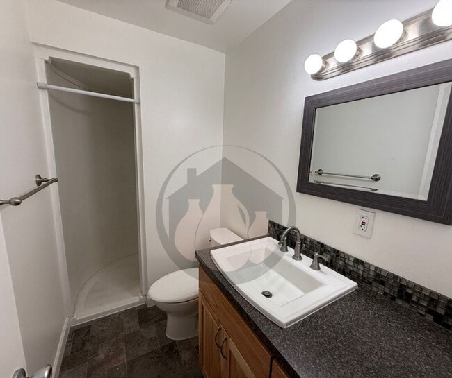 Building Photo - Single Level House-