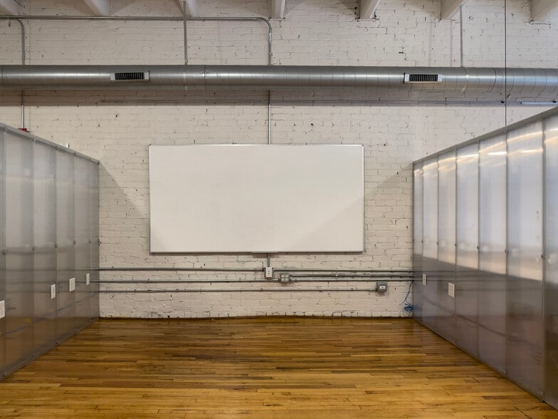 Building Photo - 945 Liberty Ave