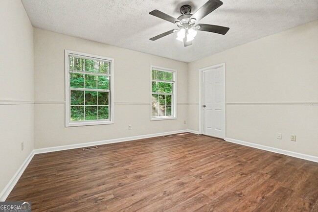 Building Photo - 181 N Springs Dr