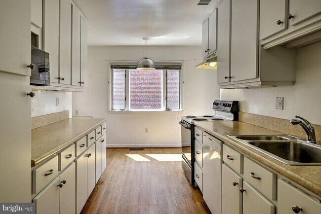 Building Photo - 4503 Gretna St