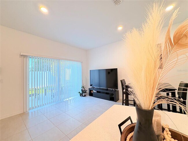 Building Photo - 5020 Revolutionary Wy