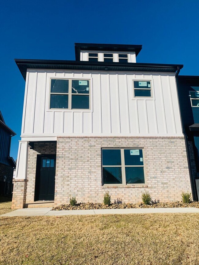 Building Photo - The Summit at Been Road Villas 3 Bed, 2.5 Bath