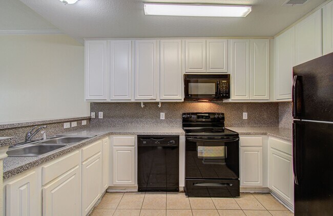 Building Photo - Affordable 3-Bedroom Townhome in Prime Missouri City Location