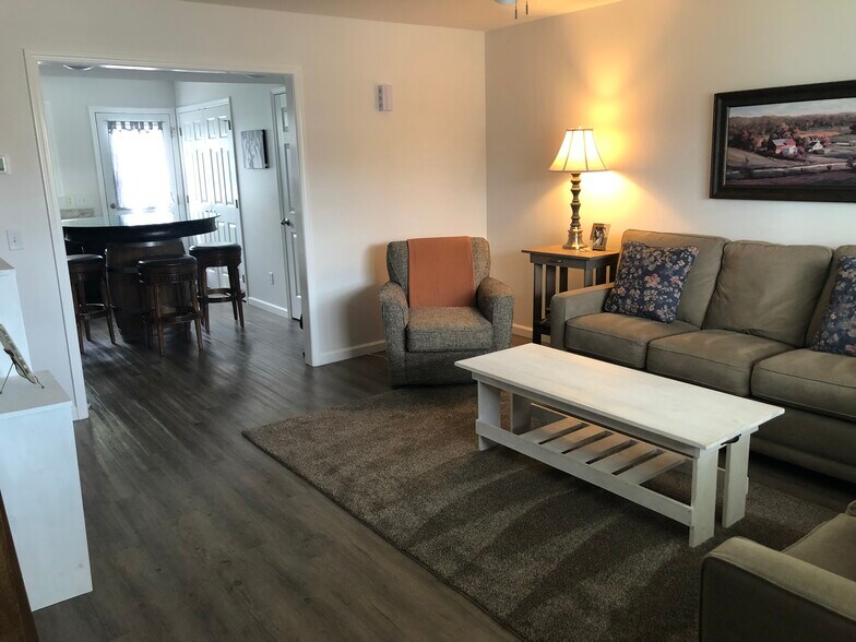 Building Photo - 129 S Walnut St