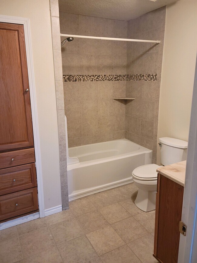 Building Photo - 307 S Berry St